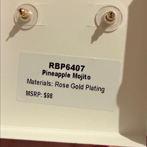 Market fresh pineapple bp earrings - Picture 2 of 2